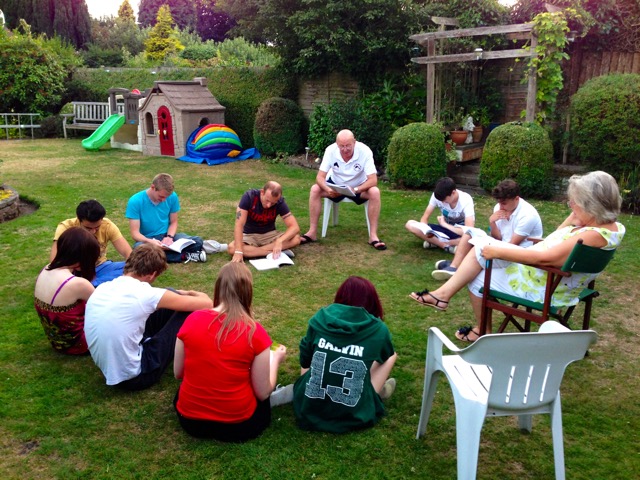 The Gangs of New York rehearse in An English Country Garden!
